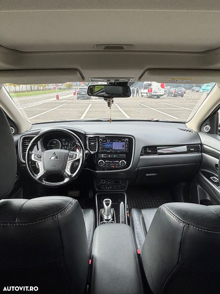Mitsubishi Outlander - 20