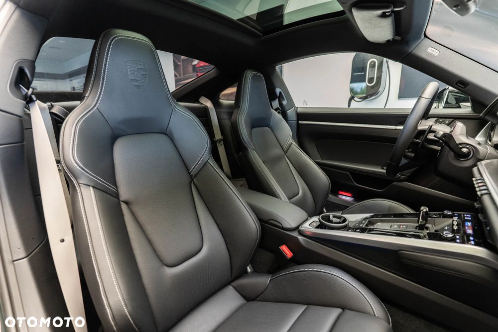Porsche 911 Carrera 4S - 15