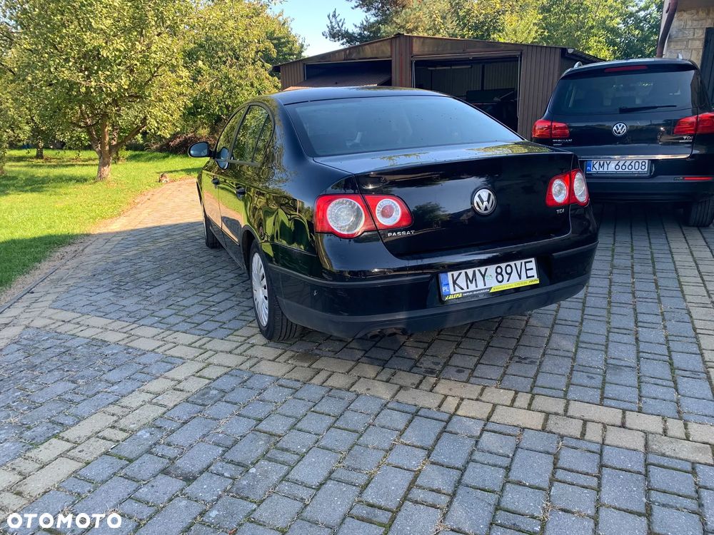 Volkswagen Passat - 4