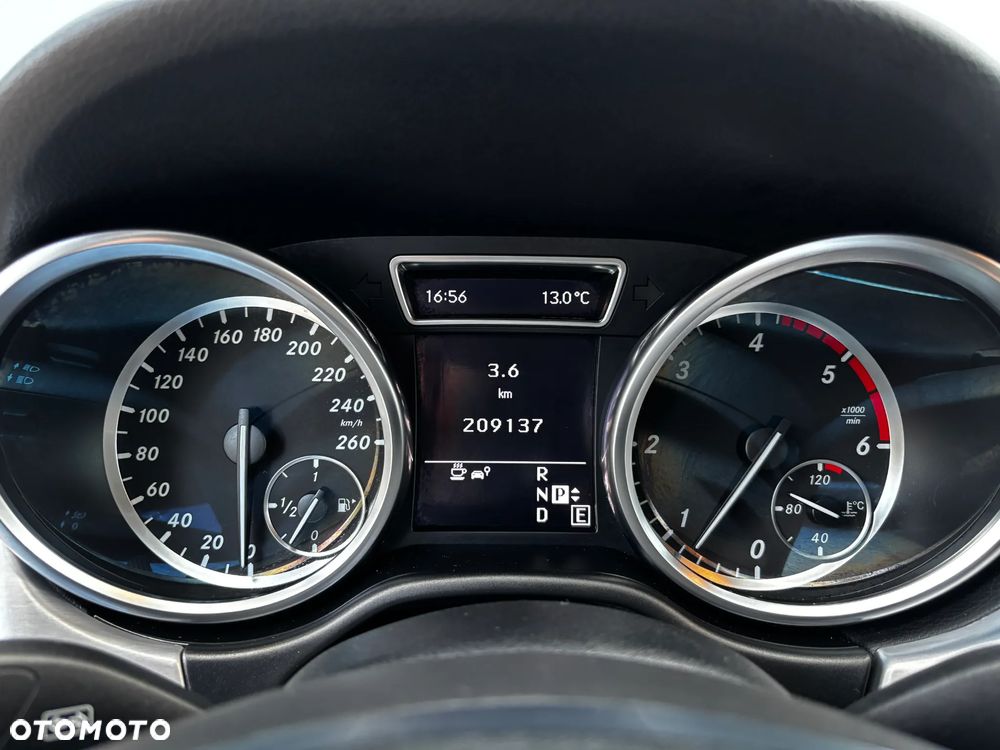 Mercedes-Benz ML 250 BlueTEC 4MATIC 7G-TRONIC - 25