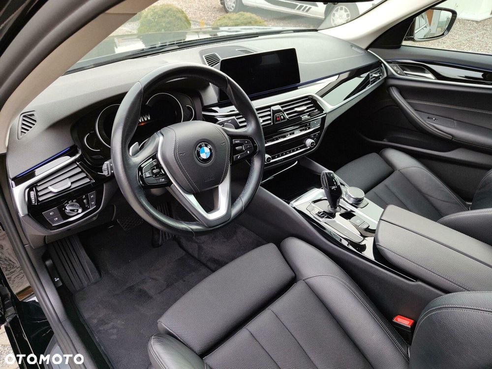 BMW Seria 5 518d Sport - 11