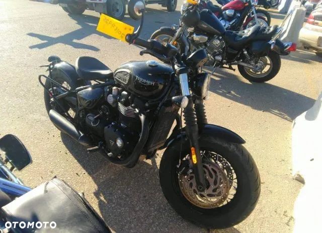 Triumph Bonneville Bobber - 9