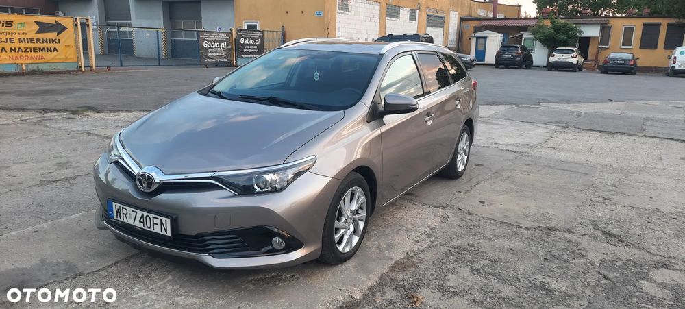Toyota Auris 1.6 D-4D Prestige - 1