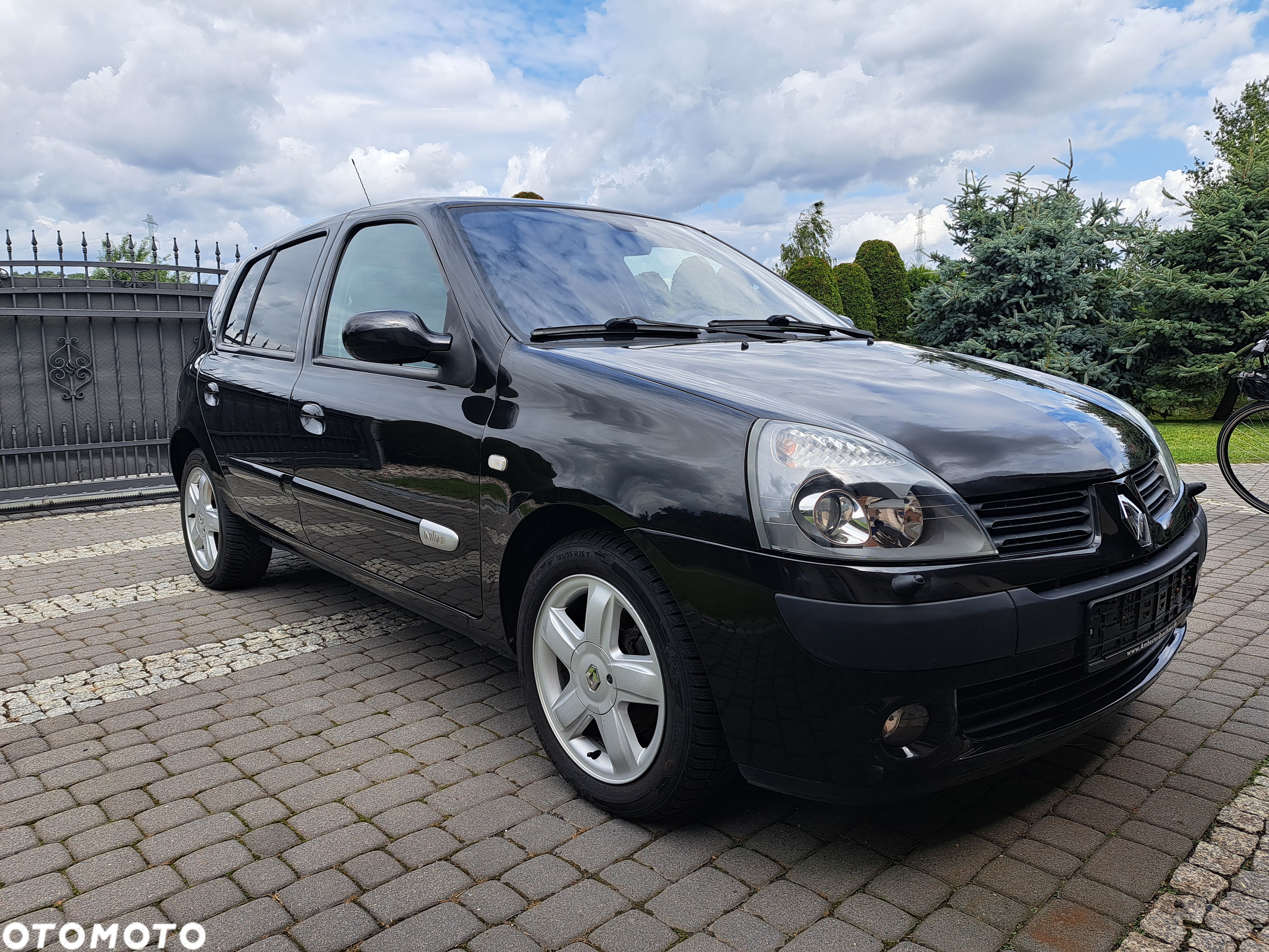 Renault Clio 1.6 16V Initiale - 1