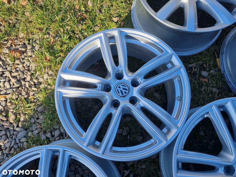VW ARTEON,PASSAT,AUDI A4,SEAT LEON,SKODA SUPERB 8X18 ET40 5X112 bdb stan - 5