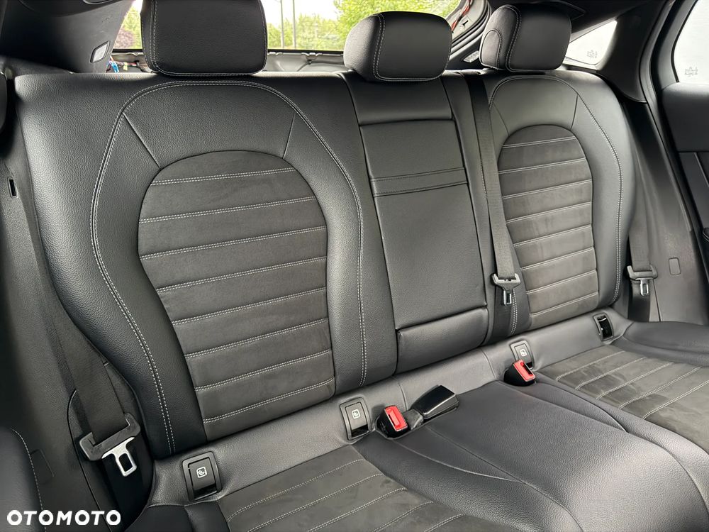 Mercedes-Benz GLC 300 4Matic 9G-TRONIC AMG Line - 28