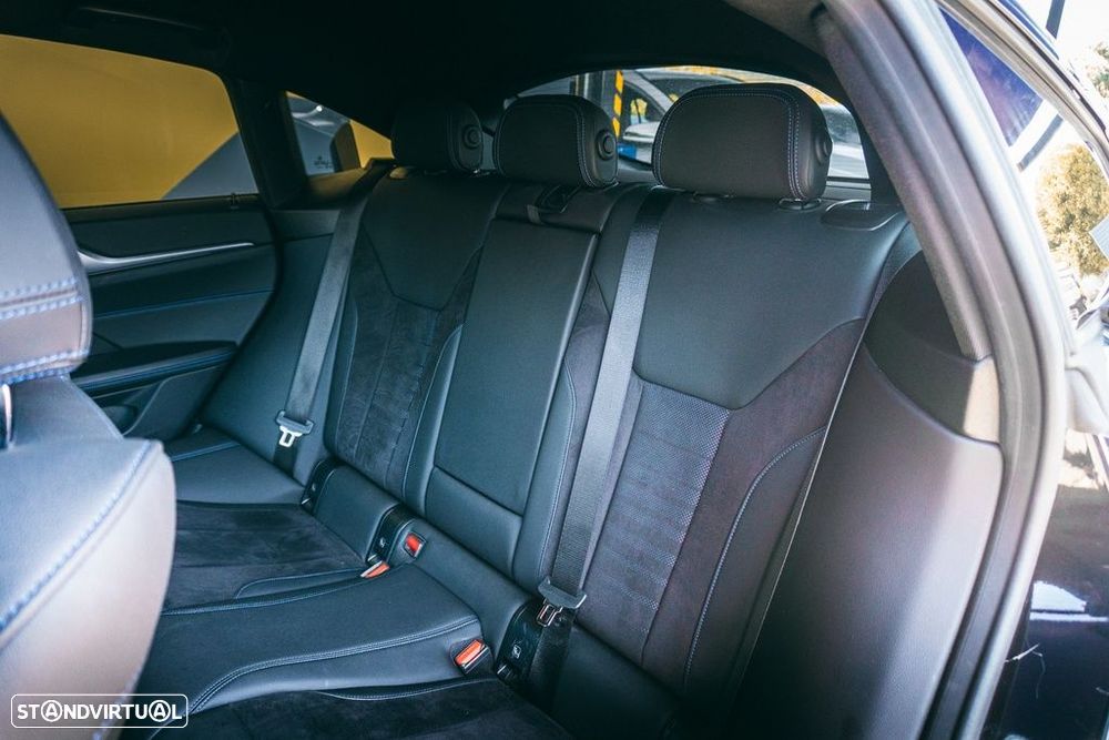 BMW i4 - 11