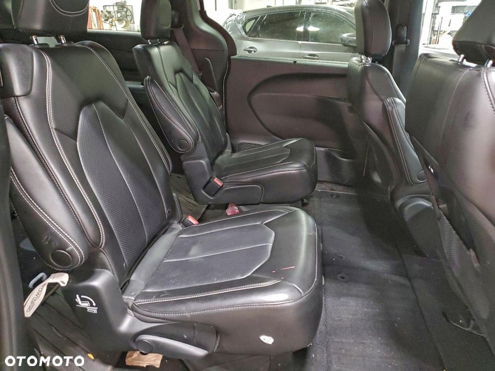 Chrysler Pacifica ver-45-tfsi-quattro-s-tronic-s-line - 12