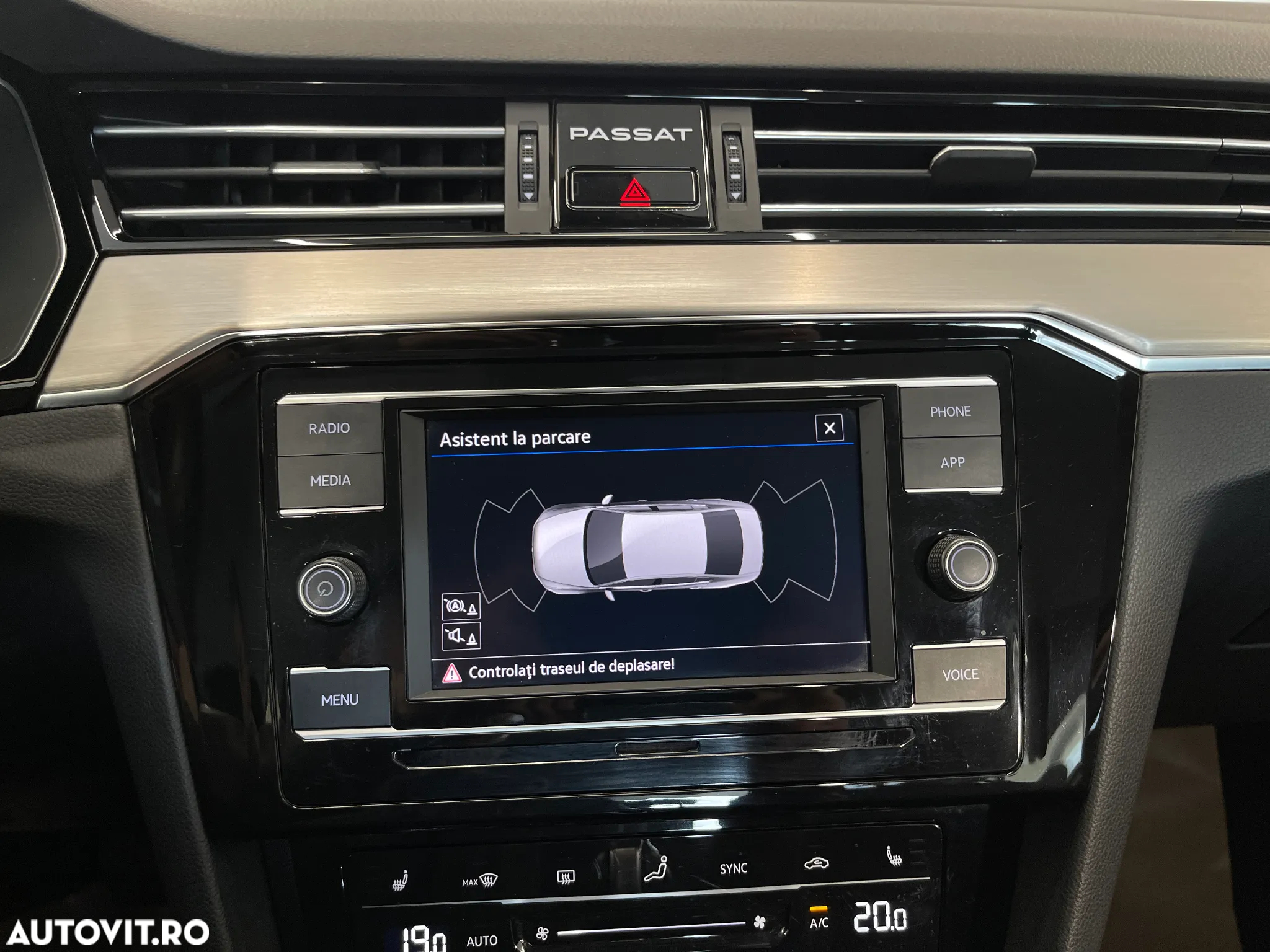 Volkswagen Passat 2.0 TDI DSG Highline - 24