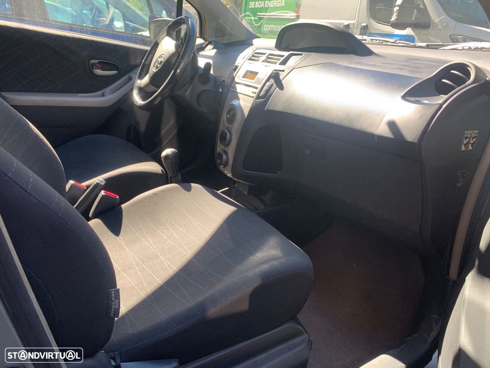 Toyota Yaris 1.0 VVT-i - 9
