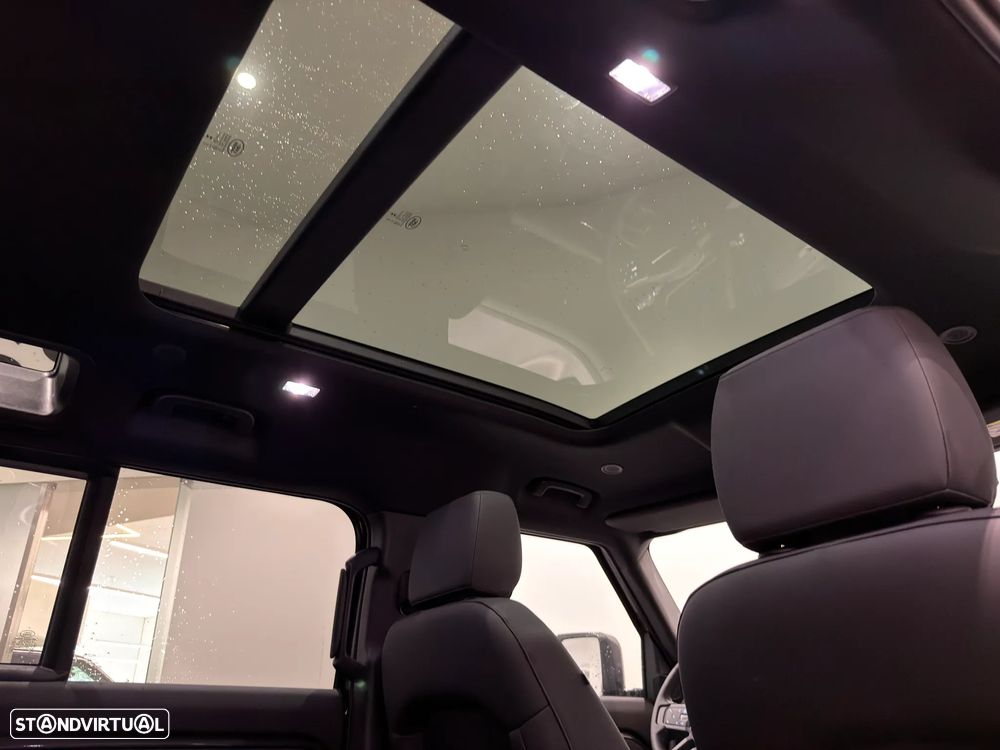 Land Rover Defender 2.0 P300e 110 AWD X-Dynamic SE - 11