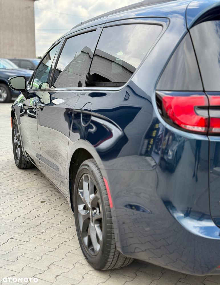 Chrysler Pacifica - 13