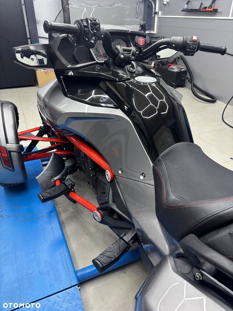 Can-Am Spyder - 13