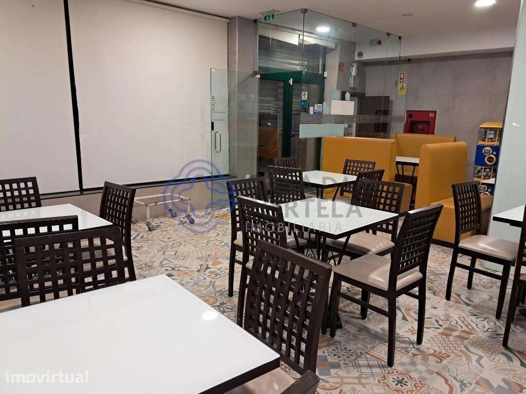 Oportunidade Única de Negócio: Pastelaria com Jogos em Pleno Funcionam - Grande imagem: 3/10