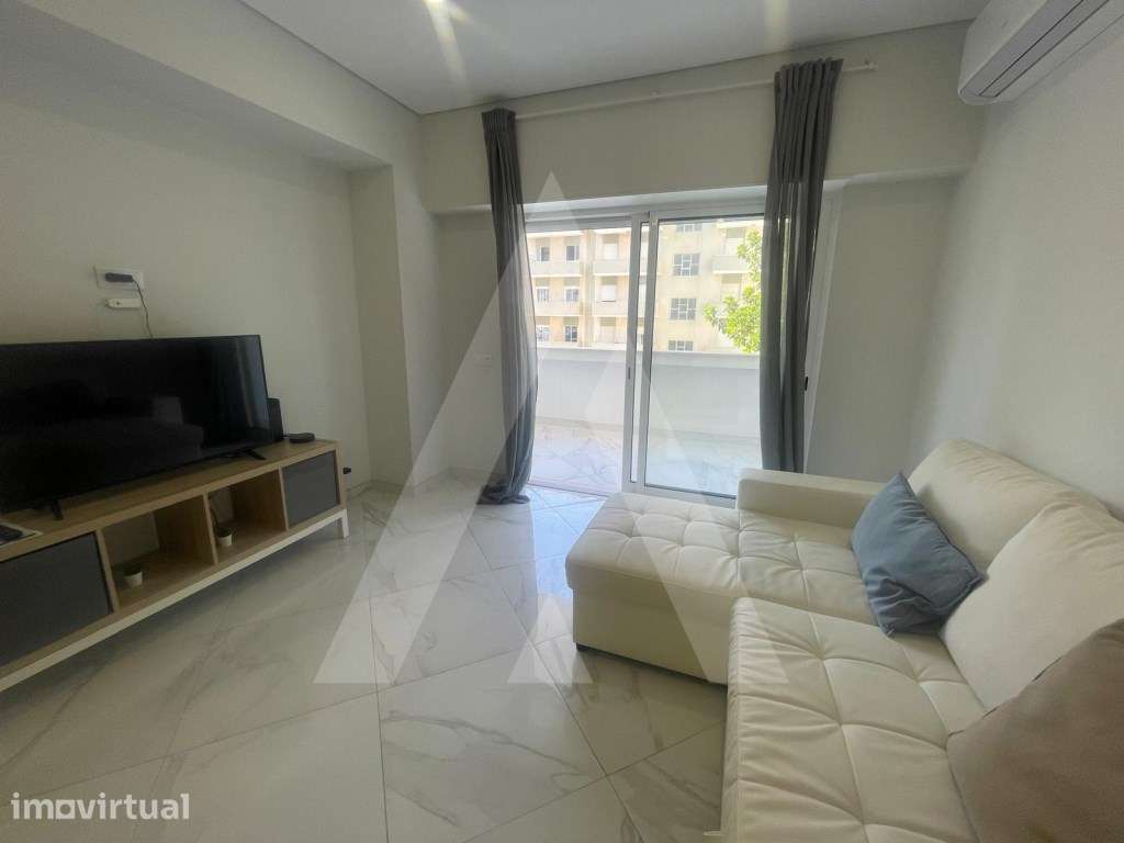 Excelente Apartamento T1 remodelado com ampla varanda a 50mts da pr... - Grande imagem: 4/30