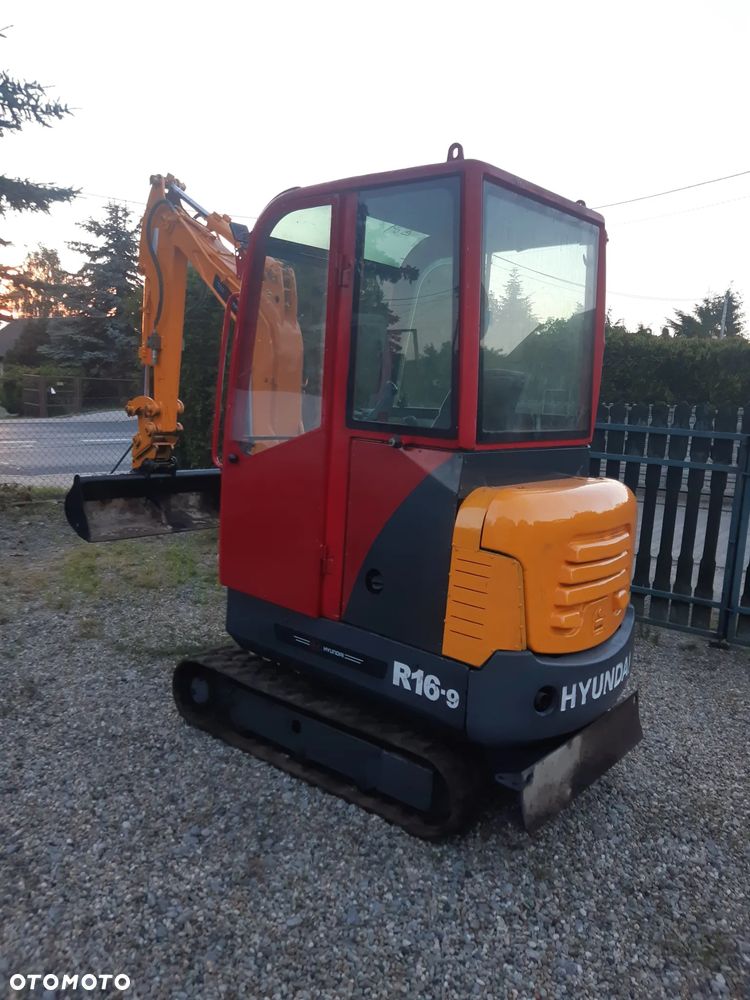Hyundai R16.9 - 2