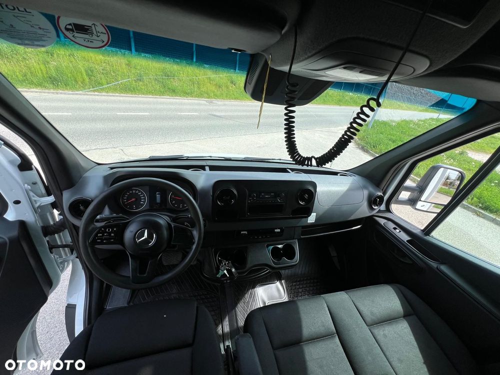 Mercedes-Benz Sprinter - 11