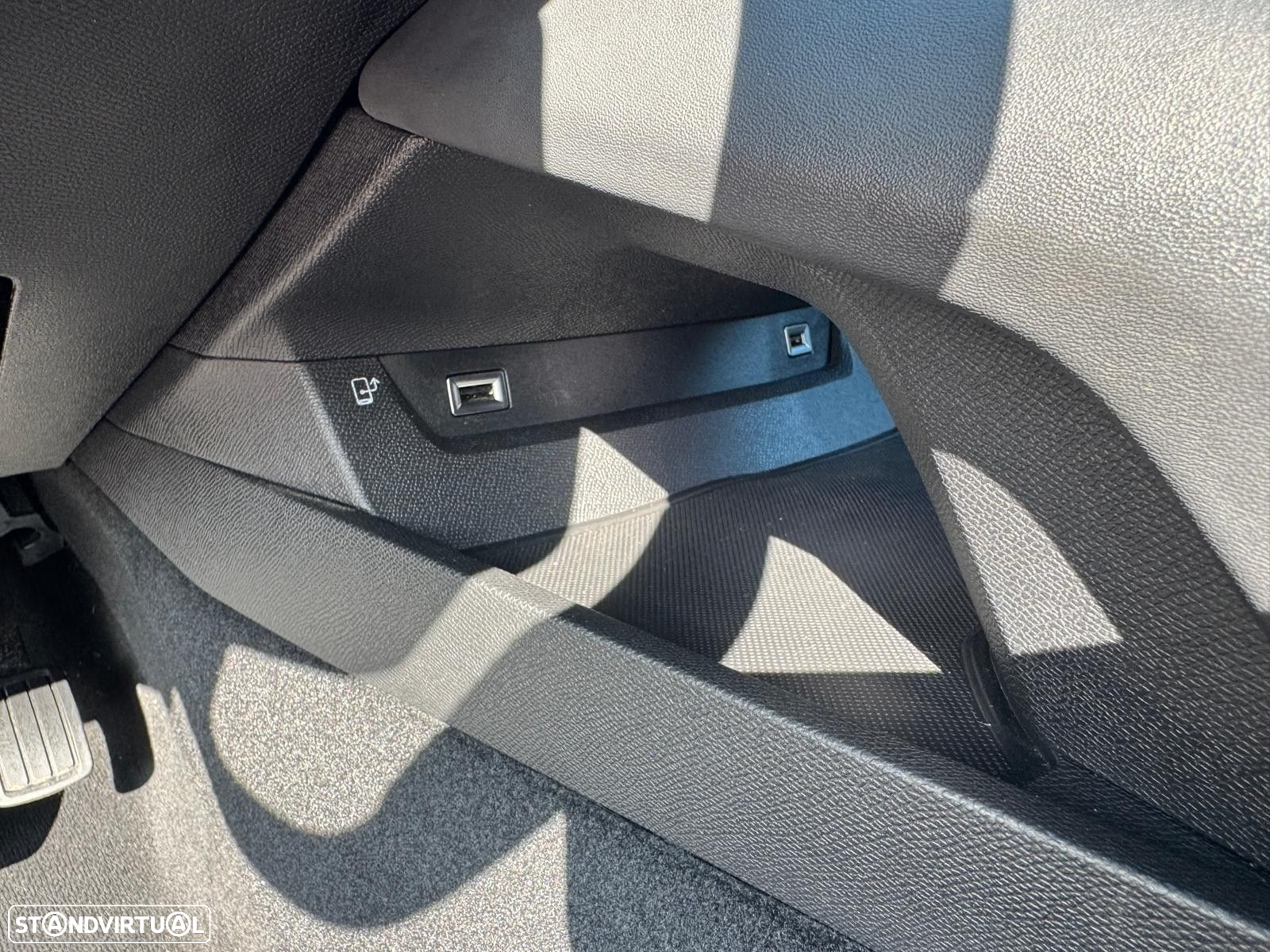 Peugeot 508 SW 1.6 Hybrid Allure e-EAT8 - 31