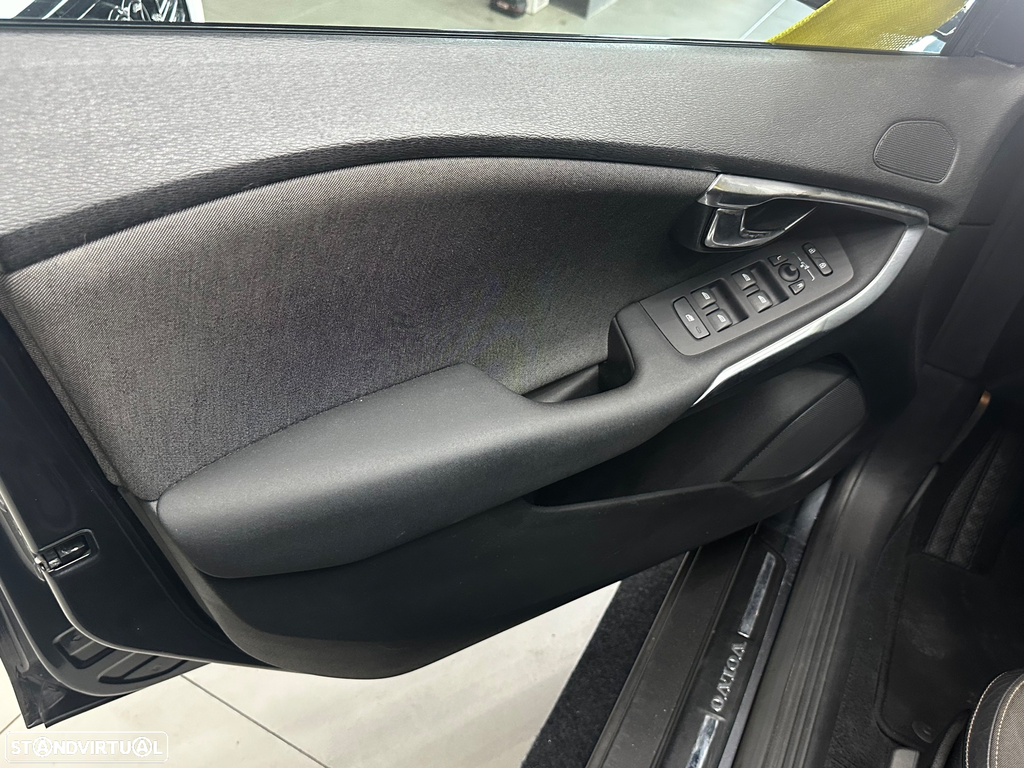 Volvo V40 Cross Country 1.6 D2 Momentum - 10