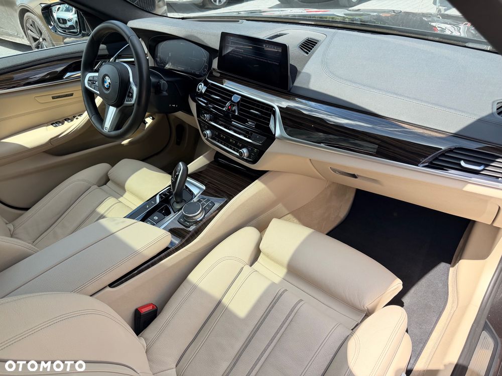 BMW Seria 5 530e iPerformance xDrive - 23
