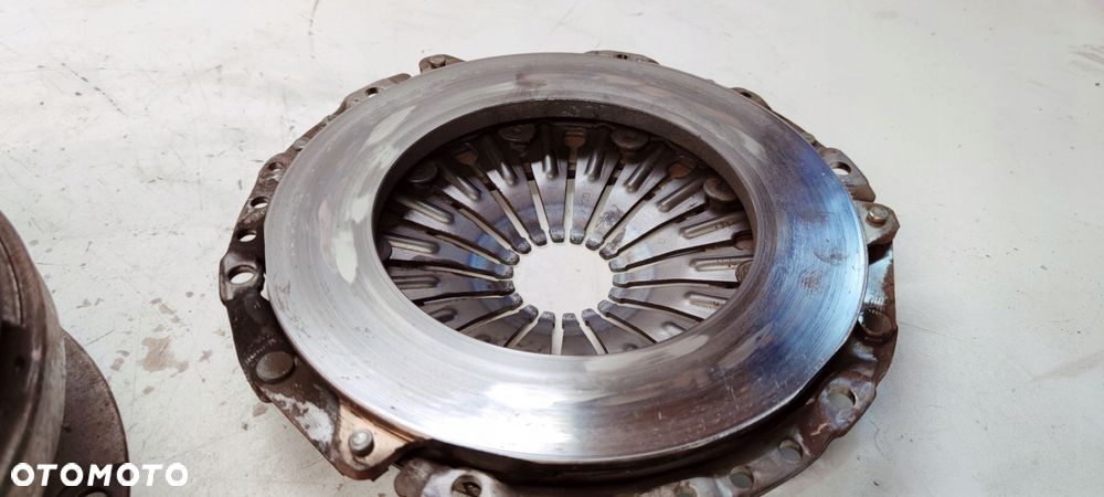 SPRZĘGŁO KOŁO DWUMAS AUDI A4 A5 1.8 0B1105266AA *4 - 3