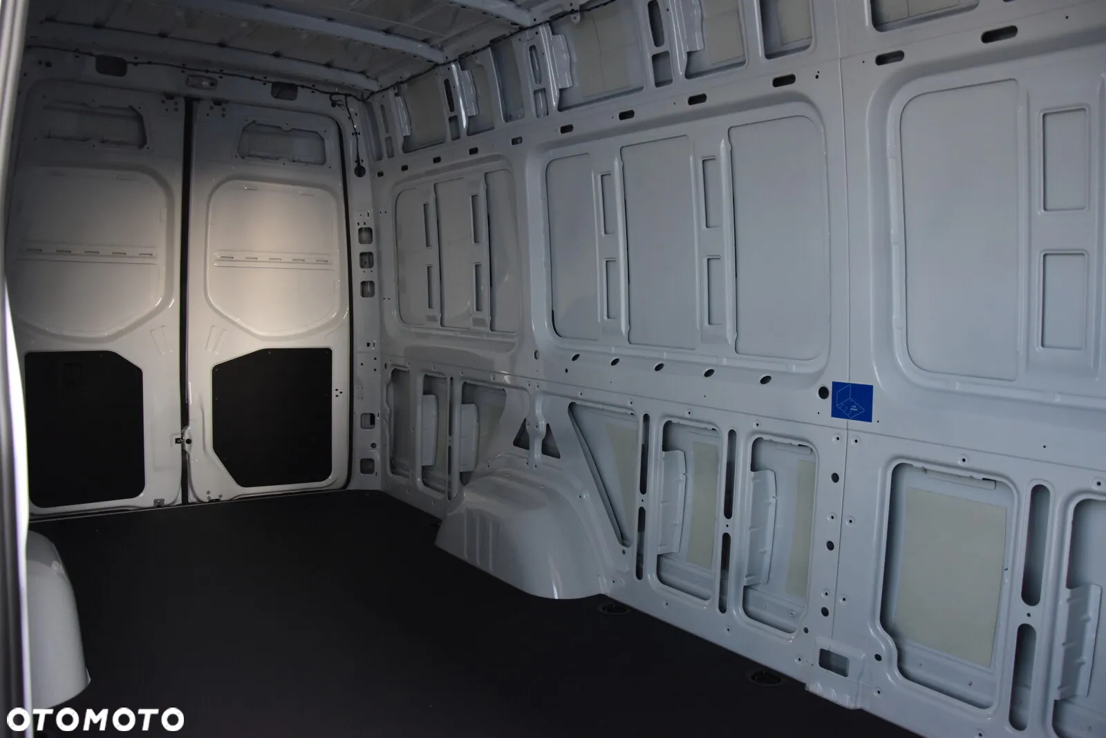 Mercedes-Benz Sprinter - 13
