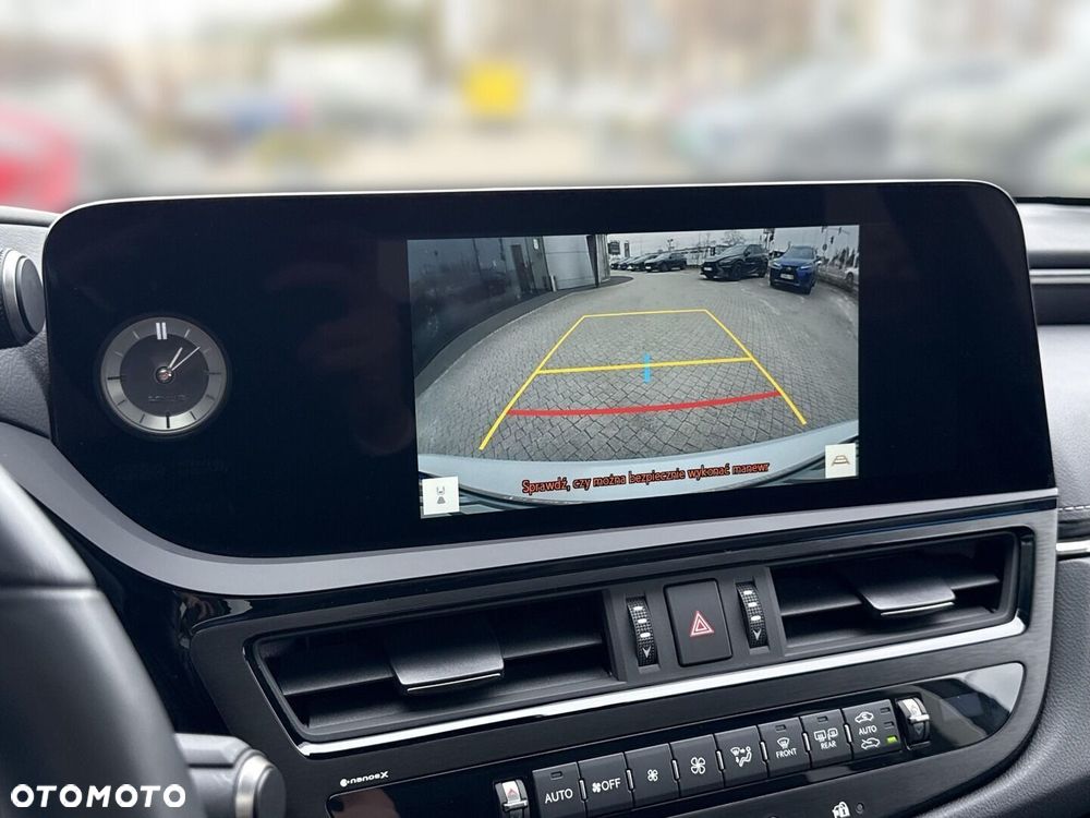 Lexus ES 300h Business Edition - 13