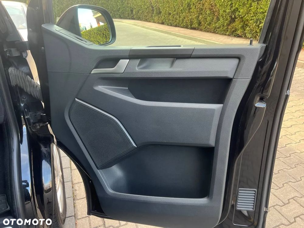 Volkswagen Caravelle - 12