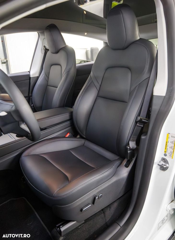 Tesla Model Y Long Range Dual Motor AWD - 11