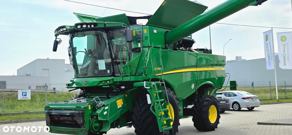 John Deere S770 - 21