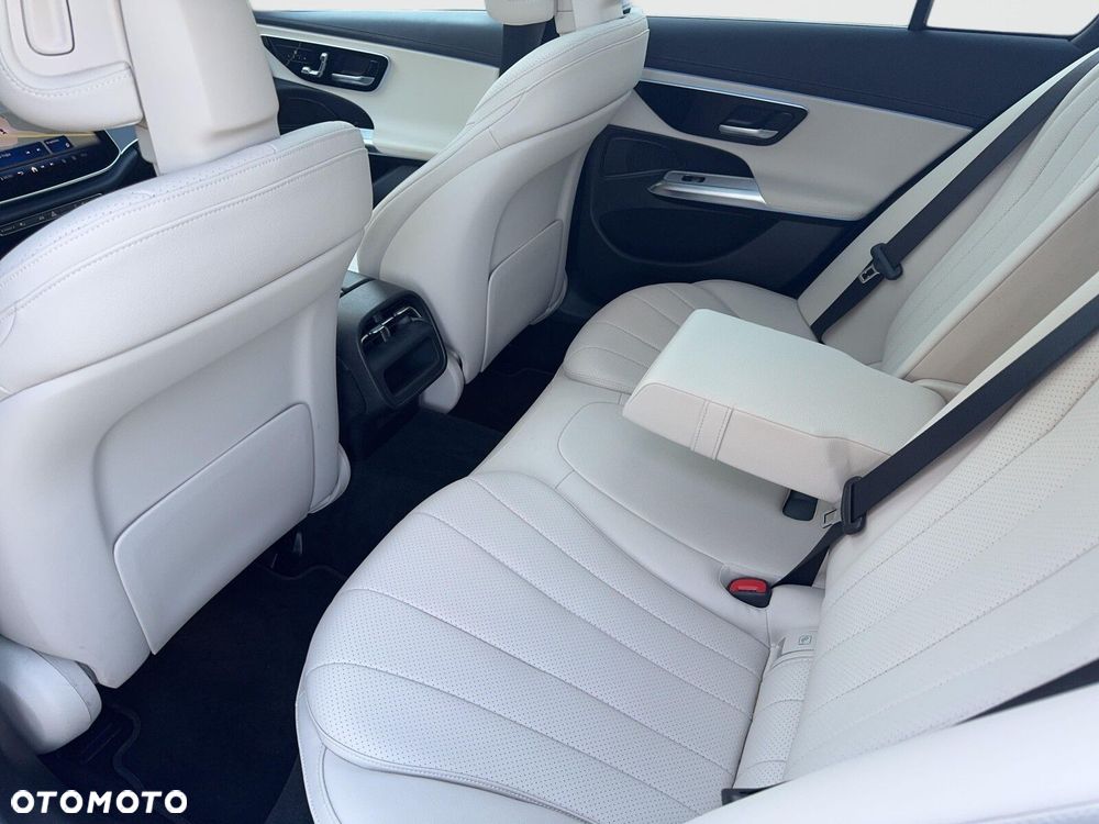 Mercedes-Benz Klasa E 220 d mHEV 4-Matic Avantgarde 9G-Tronic - 20