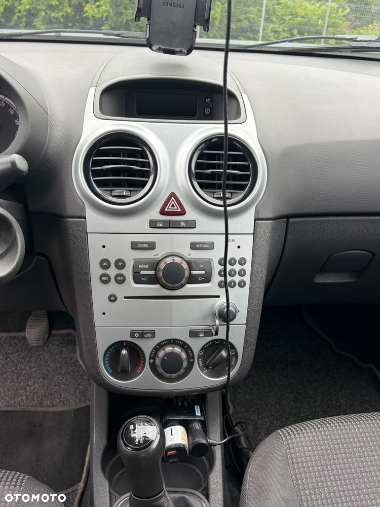Opel Corsa 1.2 16V Essentia - 9