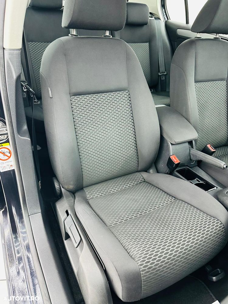 Volkswagen Golf 1.6 TDI DPF BlueMotion - 17