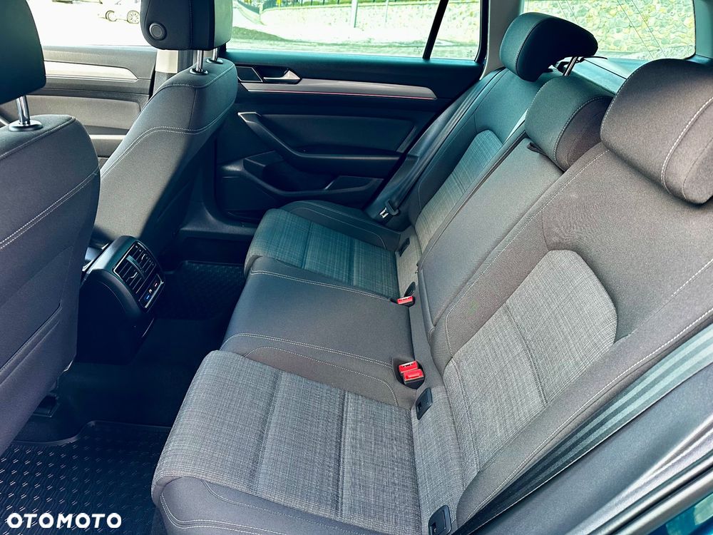 Volkswagen Passat - 11