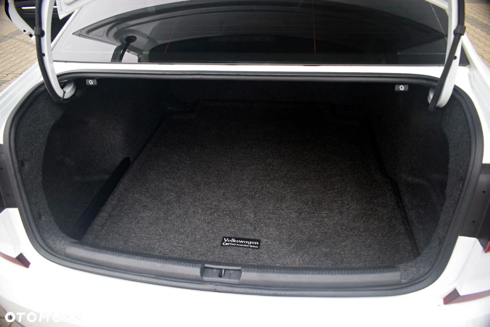 Volkswagen Passat - 31