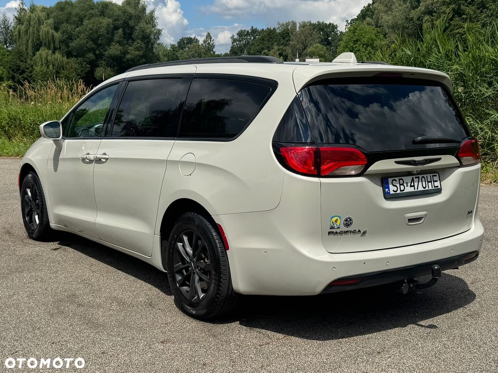 Chrysler Pacifica - 12