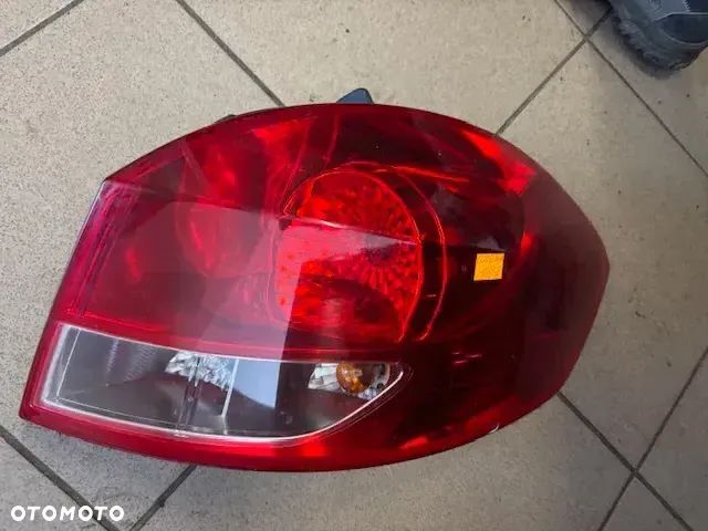 LAMPA TYŁ PRAWA RENAULT CLIO III KOMBI 8200586844 - 2