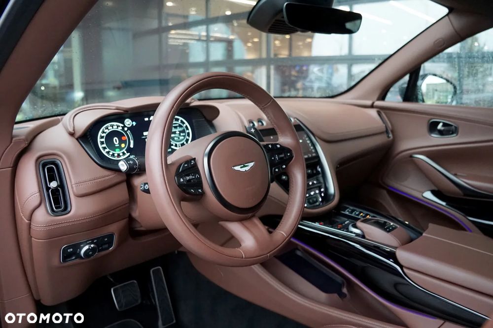 Aston Martin DBX - 16