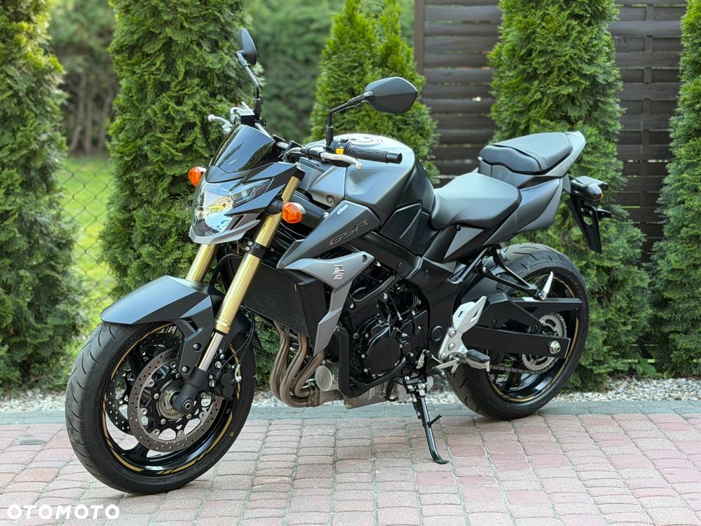 Suzuki GSR - 5