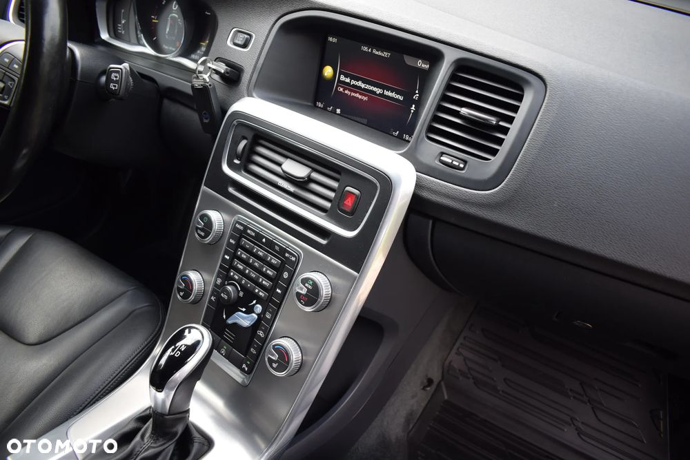 Volvo V60 Cross Country - 35