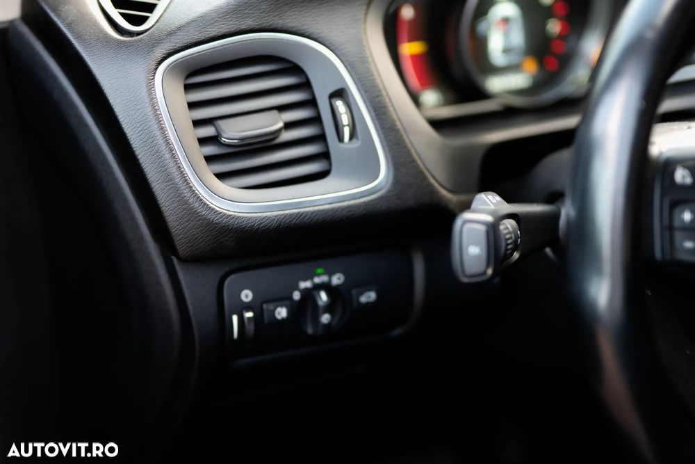 Volvo V40 T4 Powershift Momentum - 10