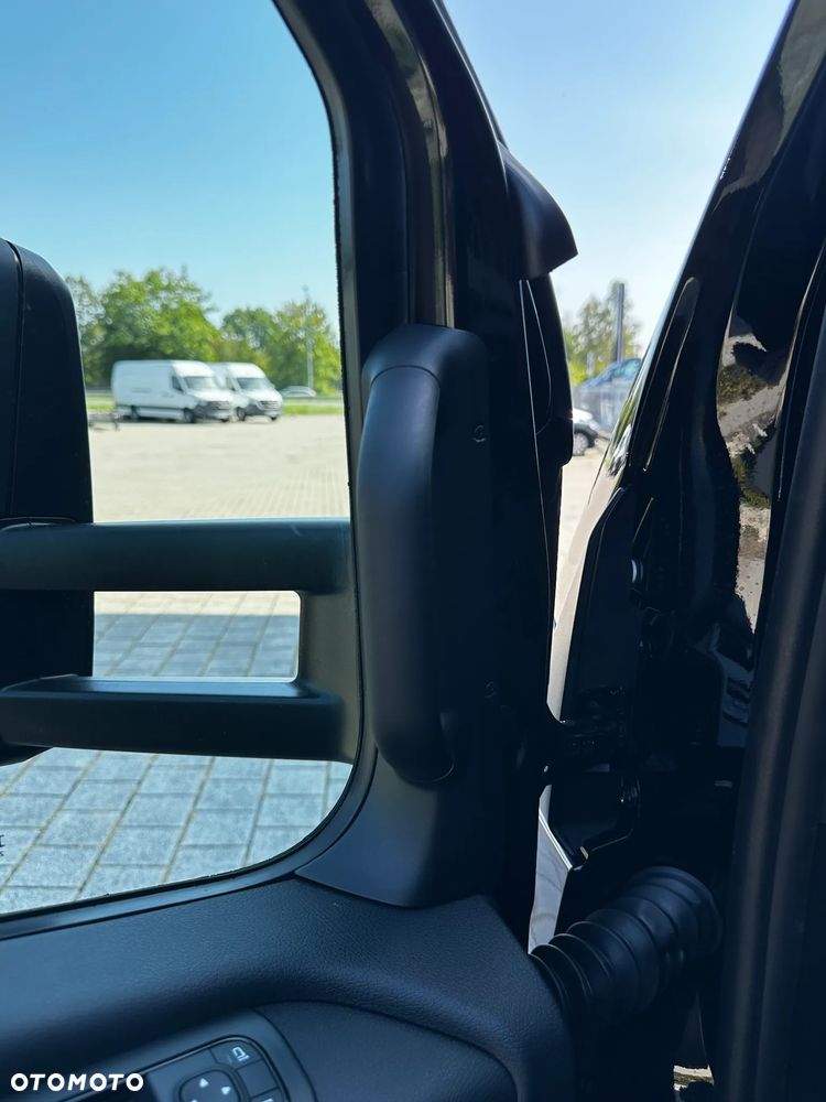 Mercedes-Benz Sprinter - 13