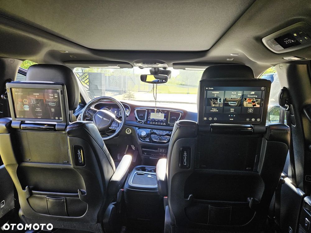 Chrysler Pacifica - 32