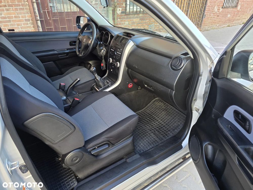 Suzuki Grand Vitara 1.6 De luxe - 15