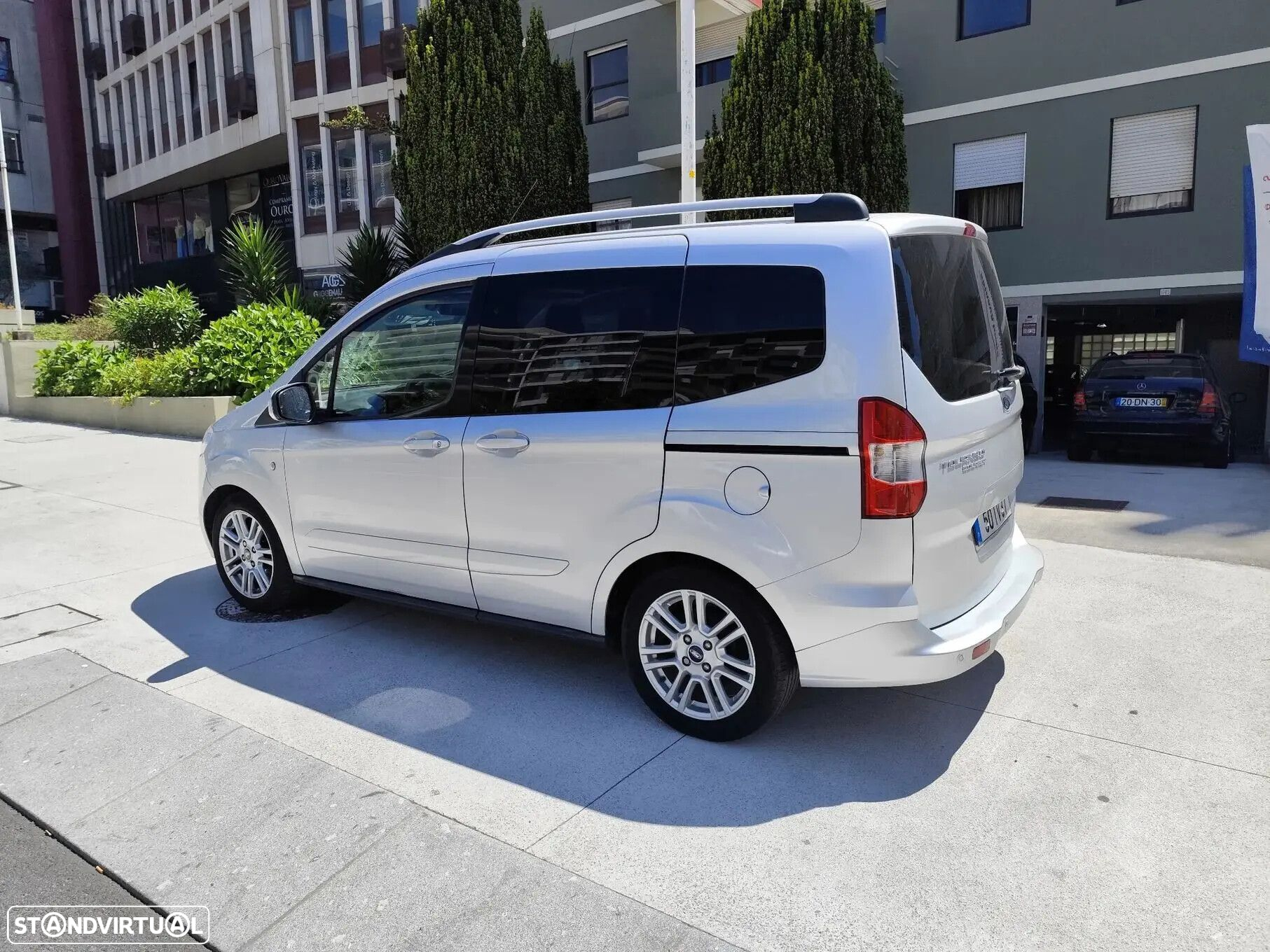 Ford Tourneo Courier 1.0 EcoBoost Titanium - 6
