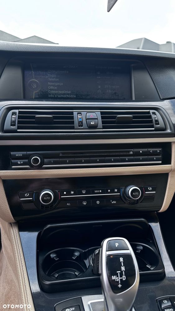 BMW Seria 5 530d xDrive - 11