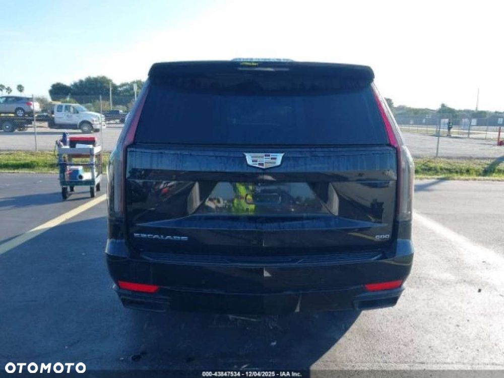 Cadillac Escalade - 6