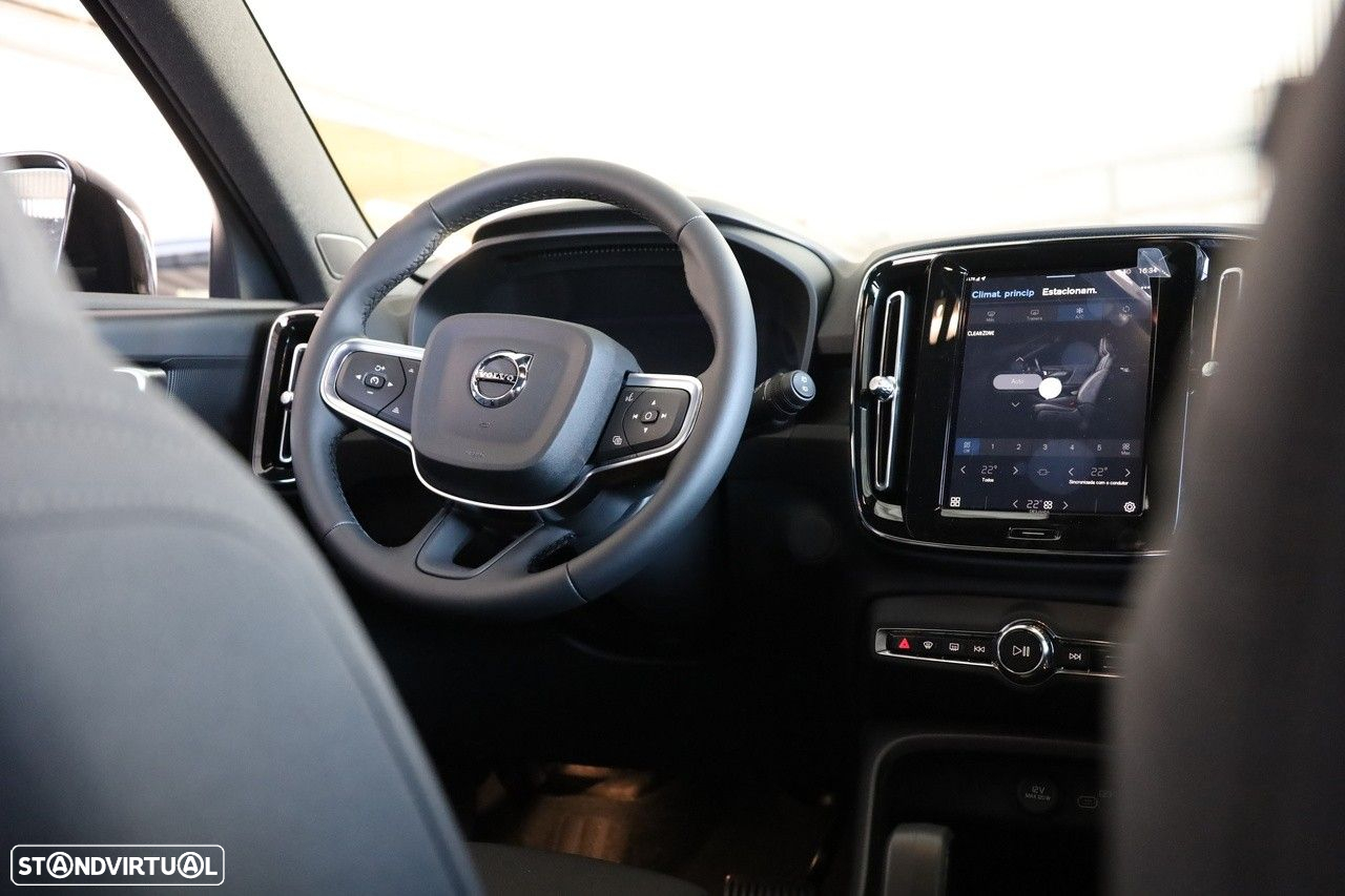 Volvo EX40 82 kWh Single Motor Extended Range Black Edition - 11
