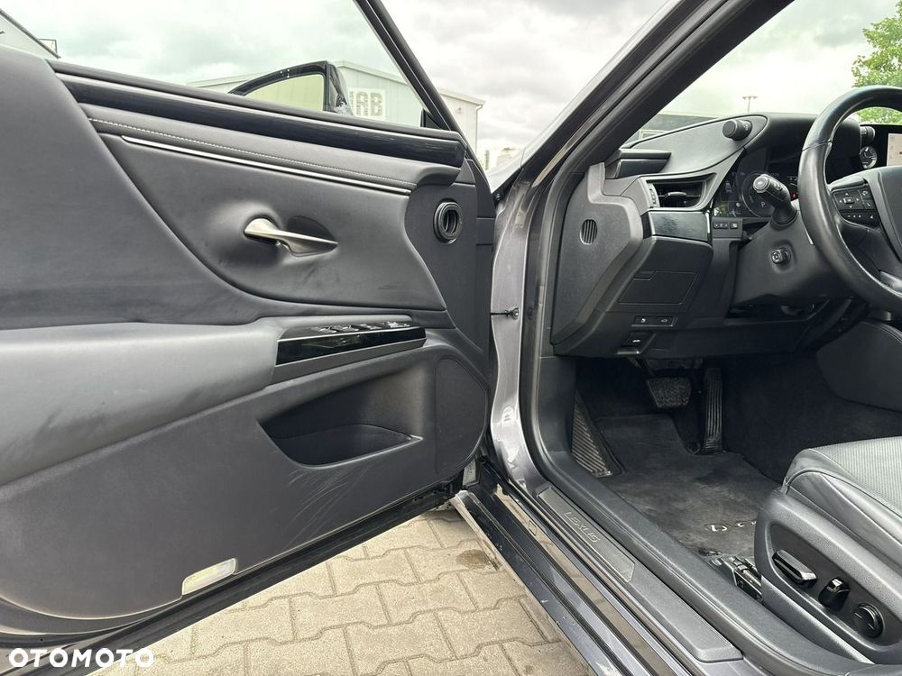 Lexus ES 300h Business Edition - 10