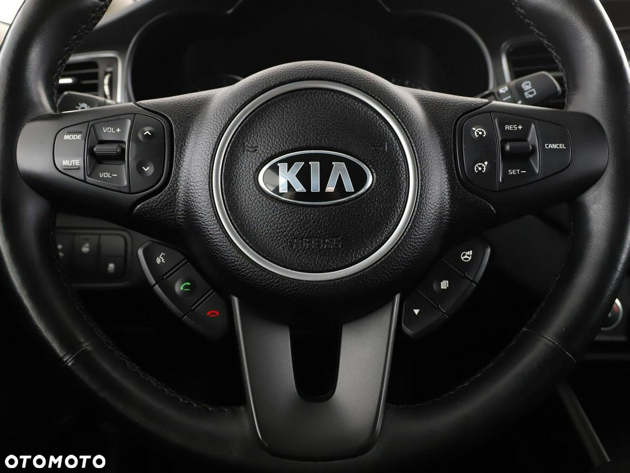 Kia Carens - 21